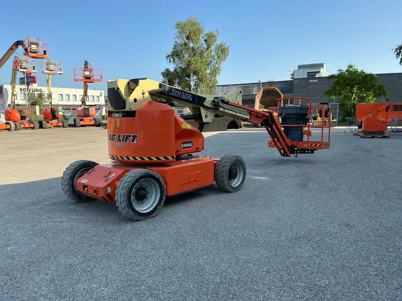 JLG E450AJ - Nền bục trên không: hình 2 JLG E450AJ - Nền bục trên không: hình 2