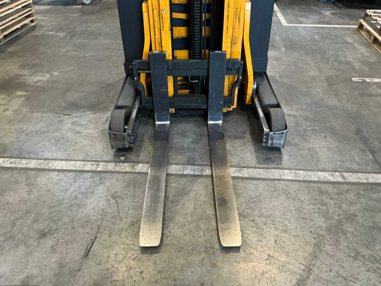 JUNGHEINRICH - 2014 - ETV 214 - REACH TRUCK - Xe nâng: hình 5 JUNGHEINRICH - 2014 - ETV 214 - REACH TRUCK - Xe nâng: hình 5