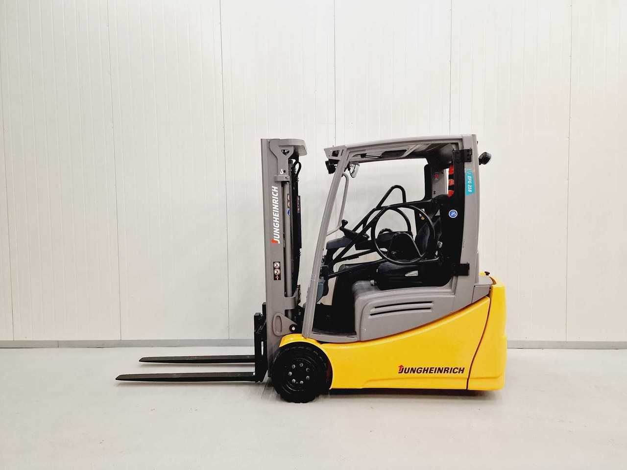 JUNGHEINRICH - 2017 - EFG 218 - FORKLIFT - FREE-LIFT - SIDE-SHIFT - Xe nâng: hình 2 JUNGHEINRICH - 2017 - EFG 218 - FORKLIFT - FREE-LIFT - SIDE-SHIFT - Xe nâng: hình 2
