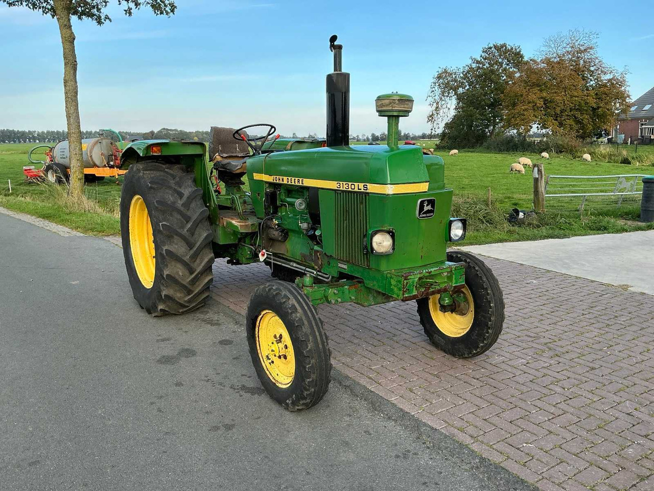 John Deere 3130 - Máy cày: hình 3 John Deere 3130 - Máy cày: hình 3