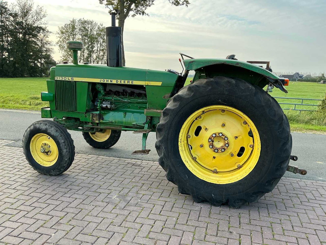 John Deere 3130 - Máy cày: hình 4 John Deere 3130 - Máy cày: hình 4