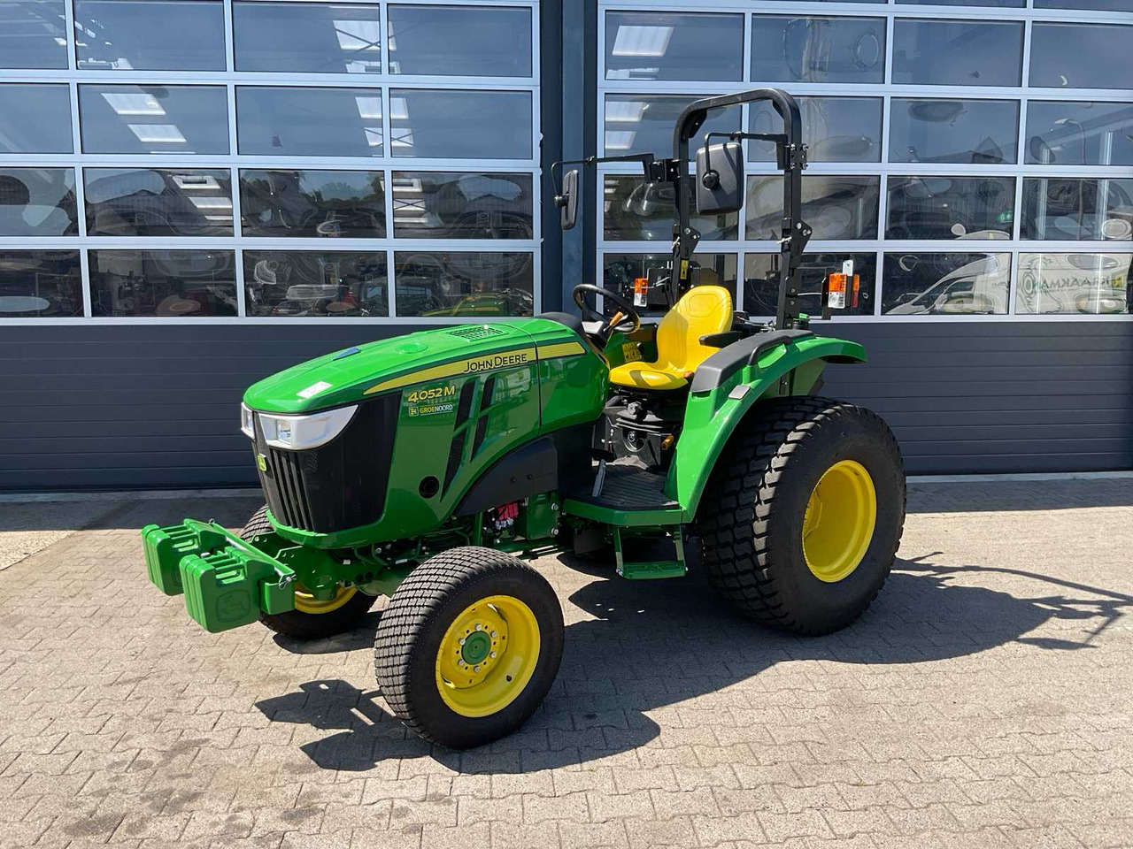 John Deere 4052M - Máy cày mini: hình 1 John Deere 4052M - Máy cày mini: hình 1
