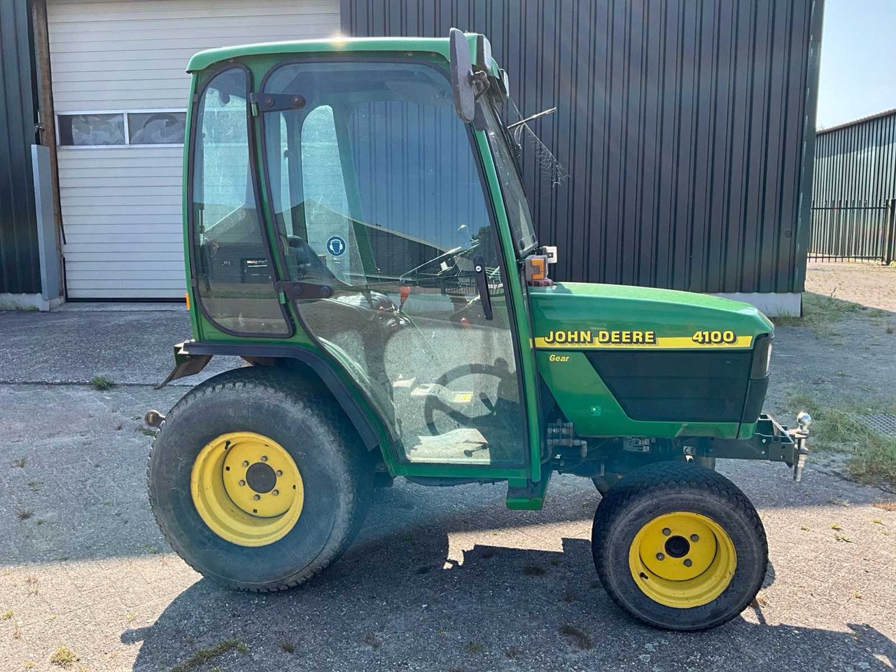 John Deere 4100 - Máy cày mini: hình 5 John Deere 4100 - Máy cày mini: hình 5