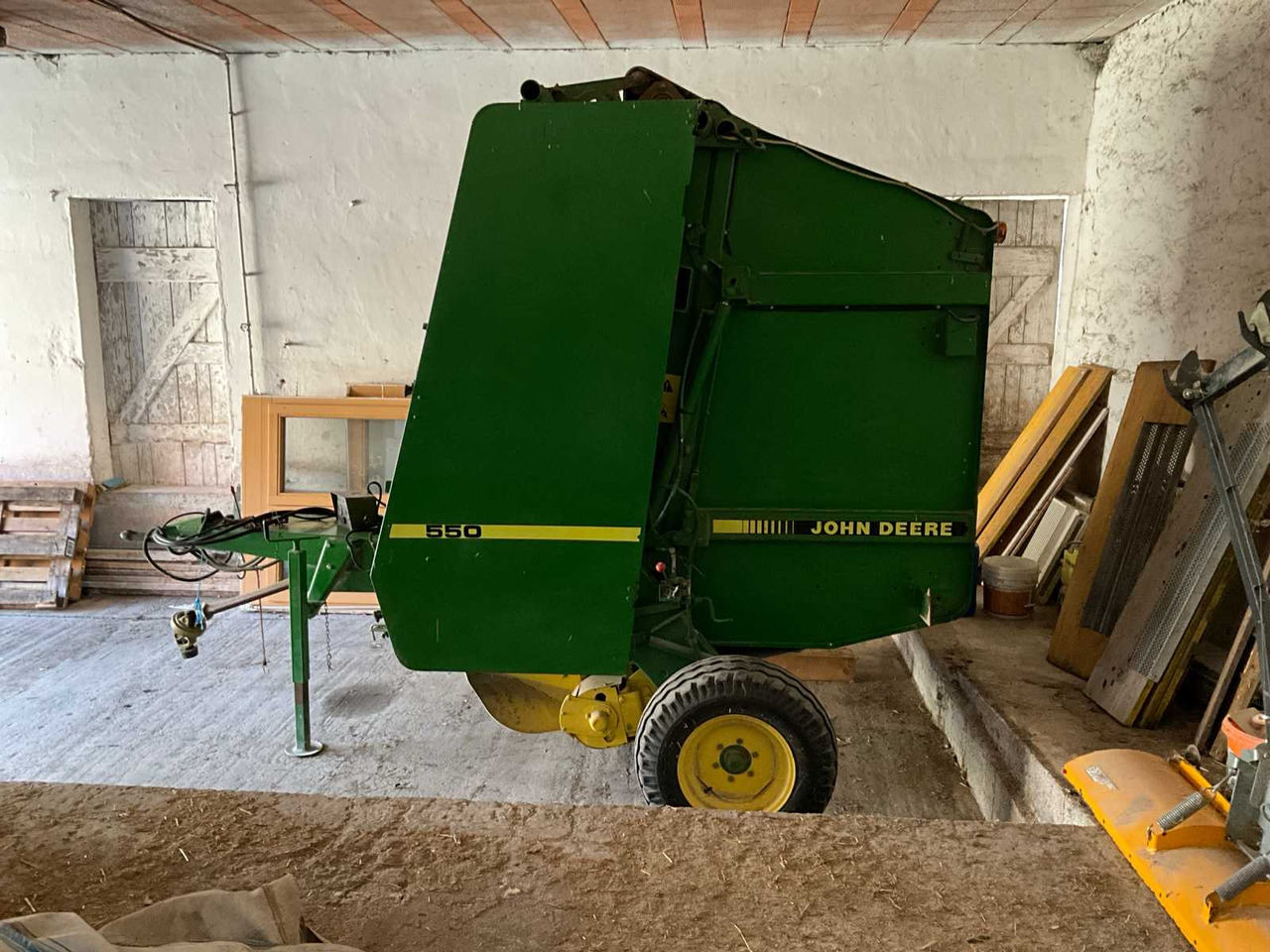 John Deere 550 - Máy đóng kiện tròn: hình 1 John Deere 550 - Máy đóng kiện tròn: hình 1