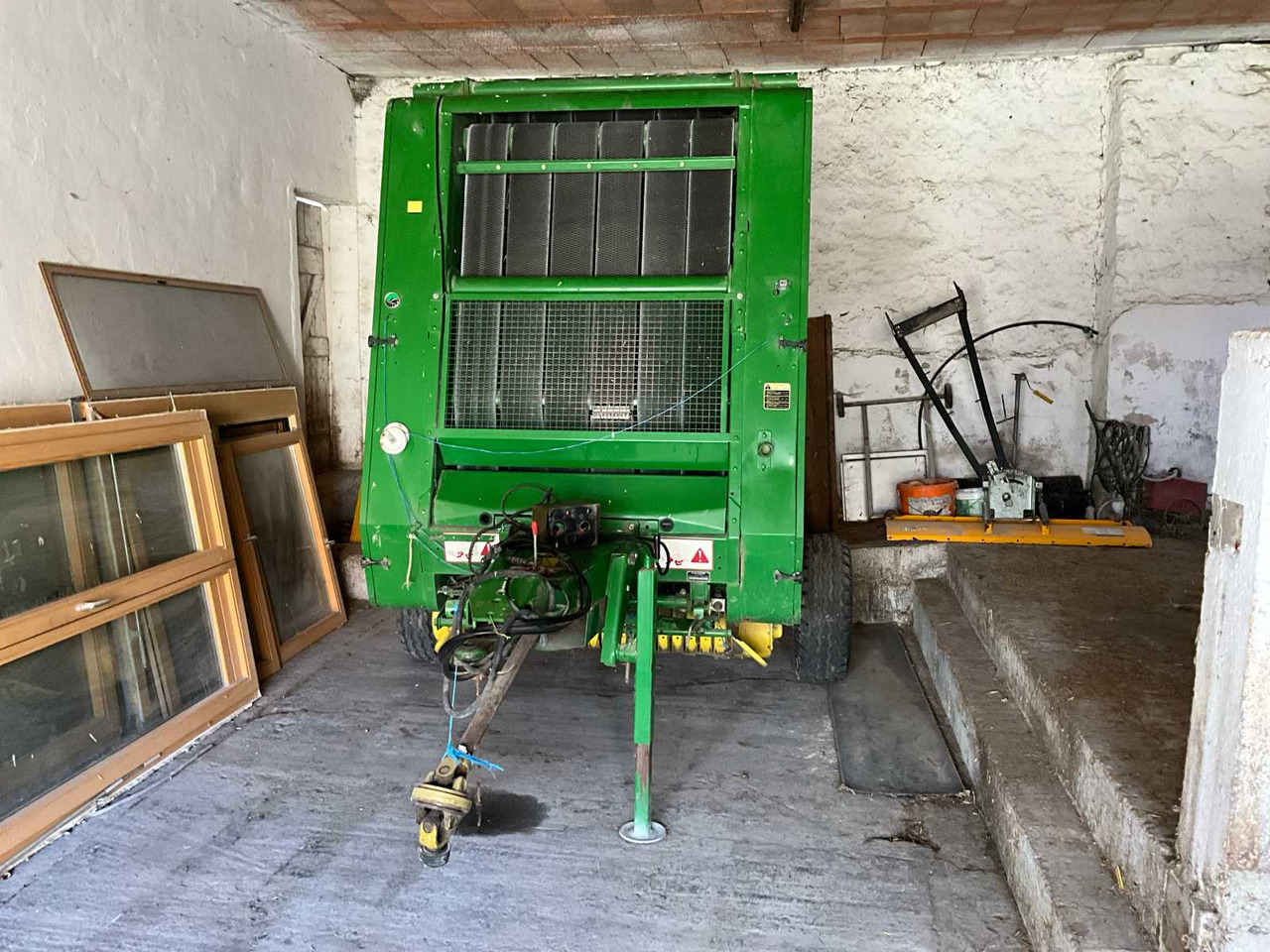 John Deere 550 - Máy đóng kiện tròn: hình 3 John Deere 550 - Máy đóng kiện tròn: hình 3