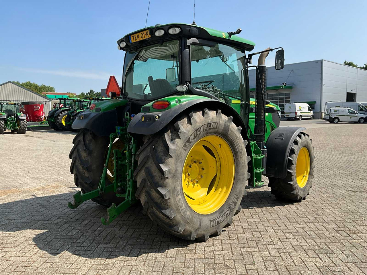 John Deere 6125R - Máy cày: hình 3 John Deere 6125R - Máy cày: hình 3