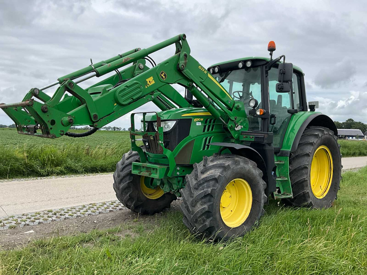 John Deere 6130M - Máy cày: hình 1 John Deere 6130M - Máy cày: hình 1