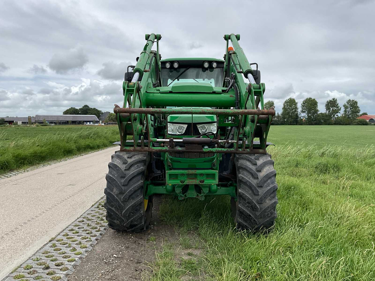 John Deere 6130M - Máy cày: hình 3 John Deere 6130M - Máy cày: hình 3