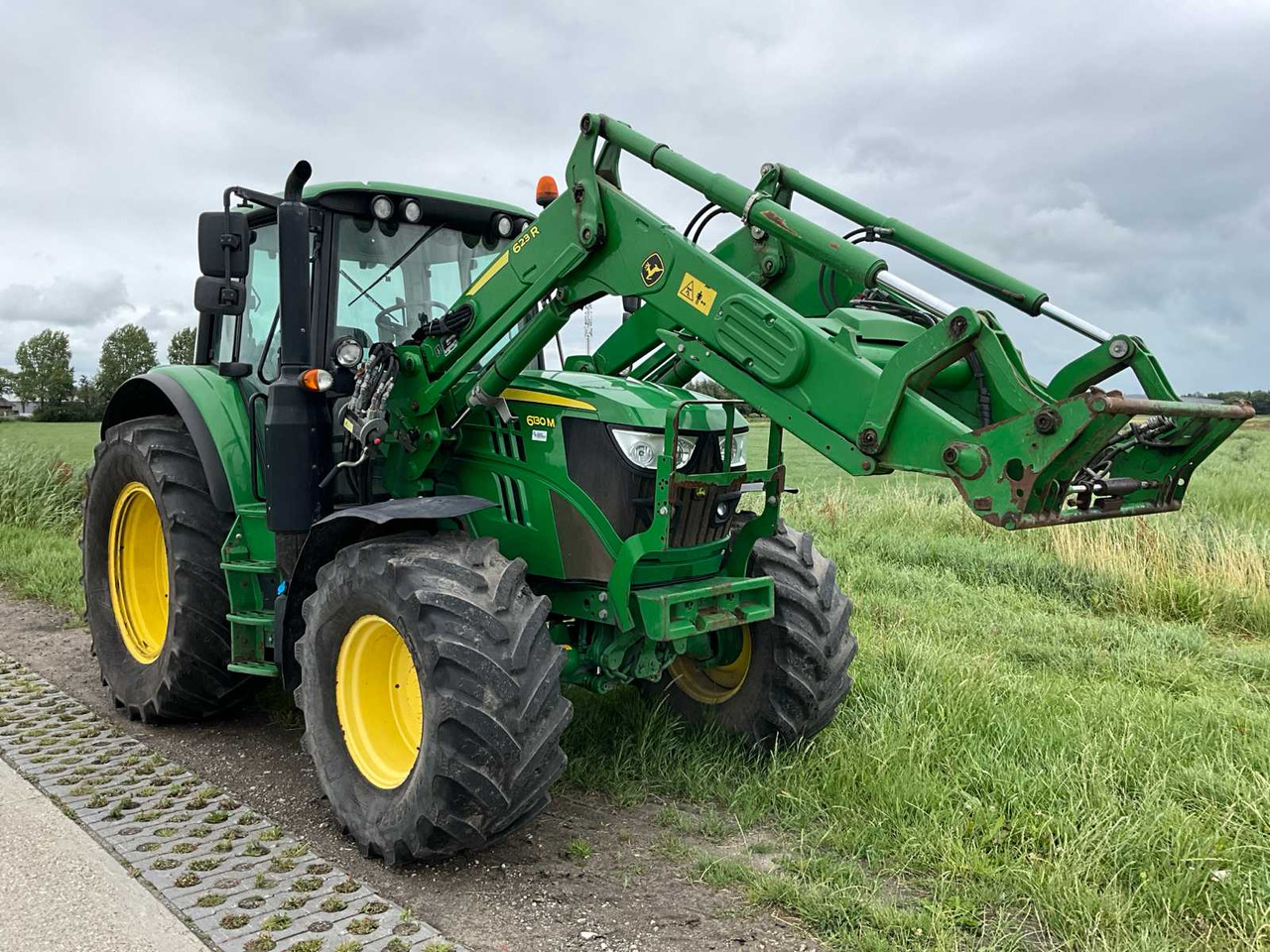 John Deere 6130M - Máy cày: hình 4 John Deere 6130M - Máy cày: hình 4