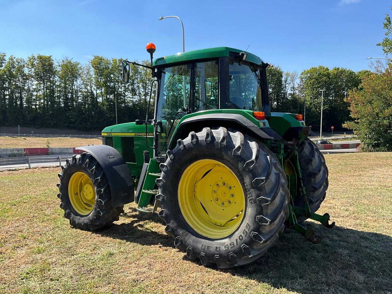 John Deere 6910 - Máy cày: hình 3 John Deere 6910 - Máy cày: hình 3