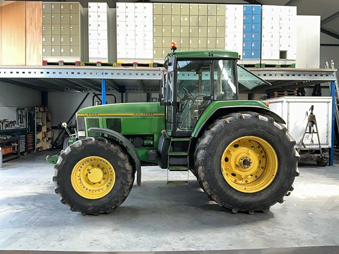 John Deere 7700 - Máy cày: hình 2 John Deere 7700 - Máy cày: hình 2