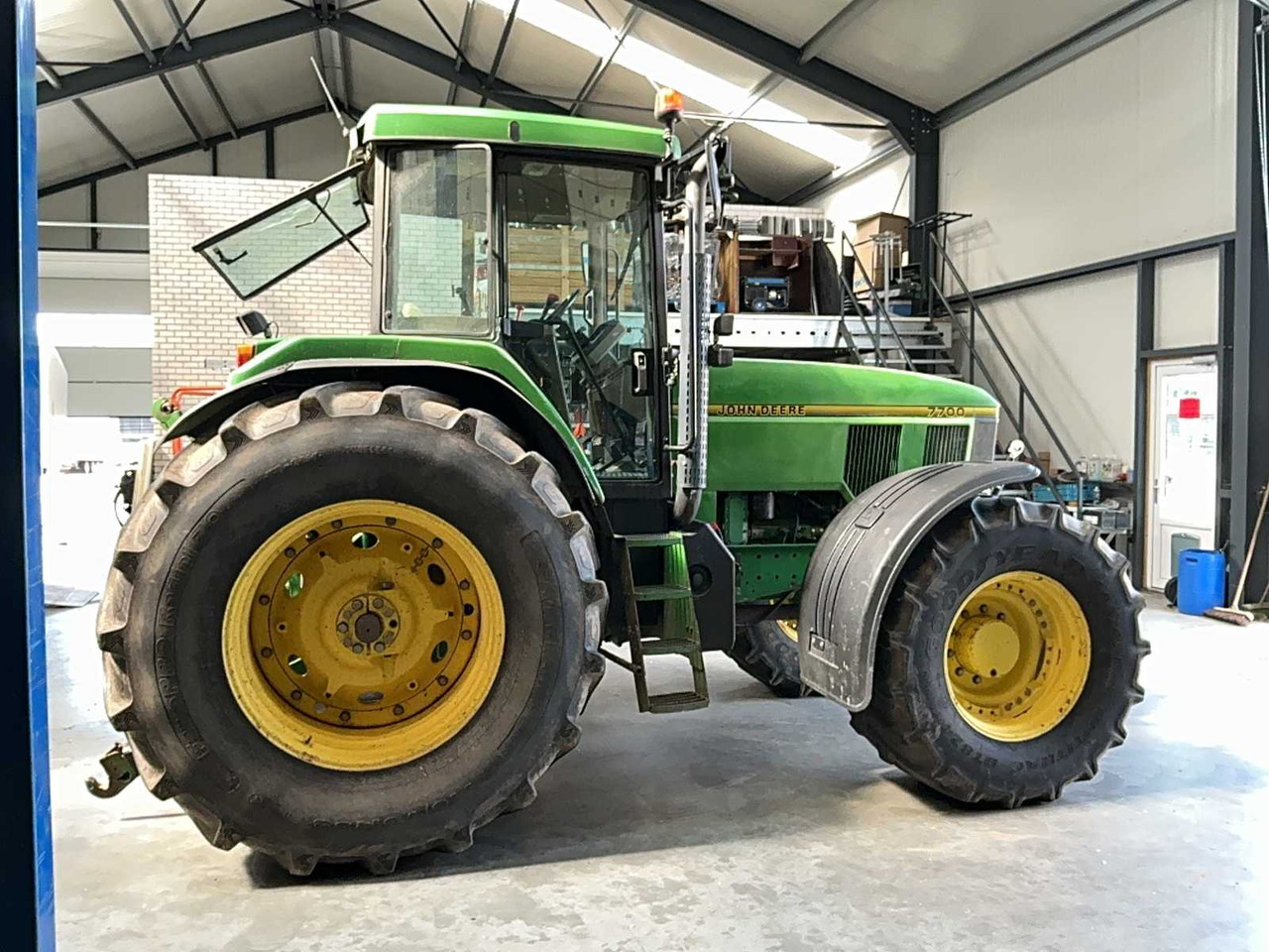 John Deere 7700 - Máy cày: hình 5 John Deere 7700 - Máy cày: hình 5