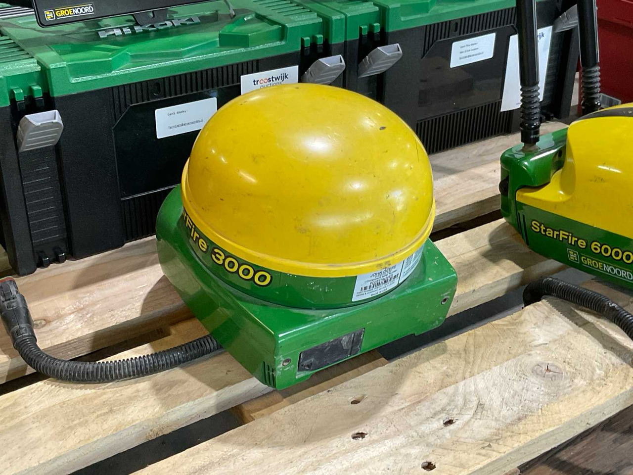 John Deere StarFire 3000 / G5 Universal - Máy chất hàng trước cho máy cày: hình 2 John Deere StarFire 3000 / G5 Universal - Máy chất hàng trước cho máy cày: hình 2