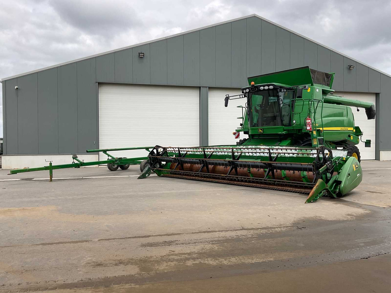John Deere T670 - Máy gặt đập: hình 2 John Deere T670 - Máy gặt đập: hình 2