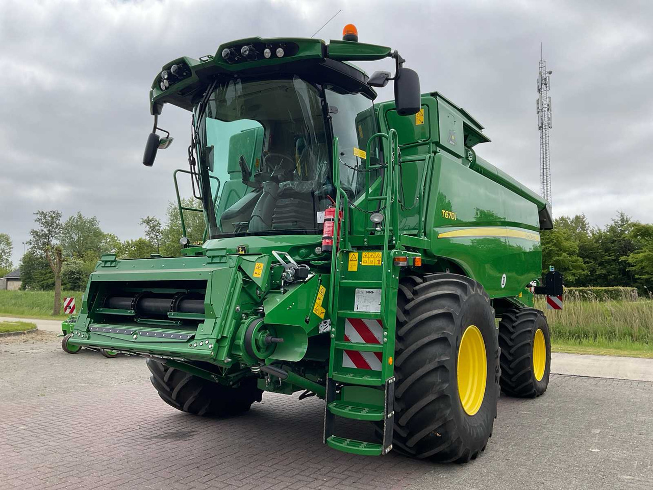 John Deere T670i - Máy gặt đập: hình 1 John Deere T670i - Máy gặt đập: hình 1