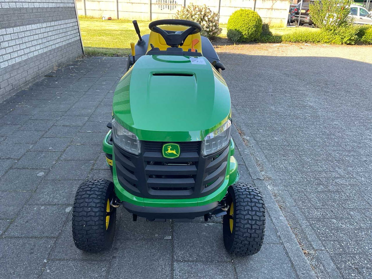 John Deere X117R - Máy cắt cỏ vườn: hình 5 John Deere X117R - Máy cắt cỏ vườn: hình 5
