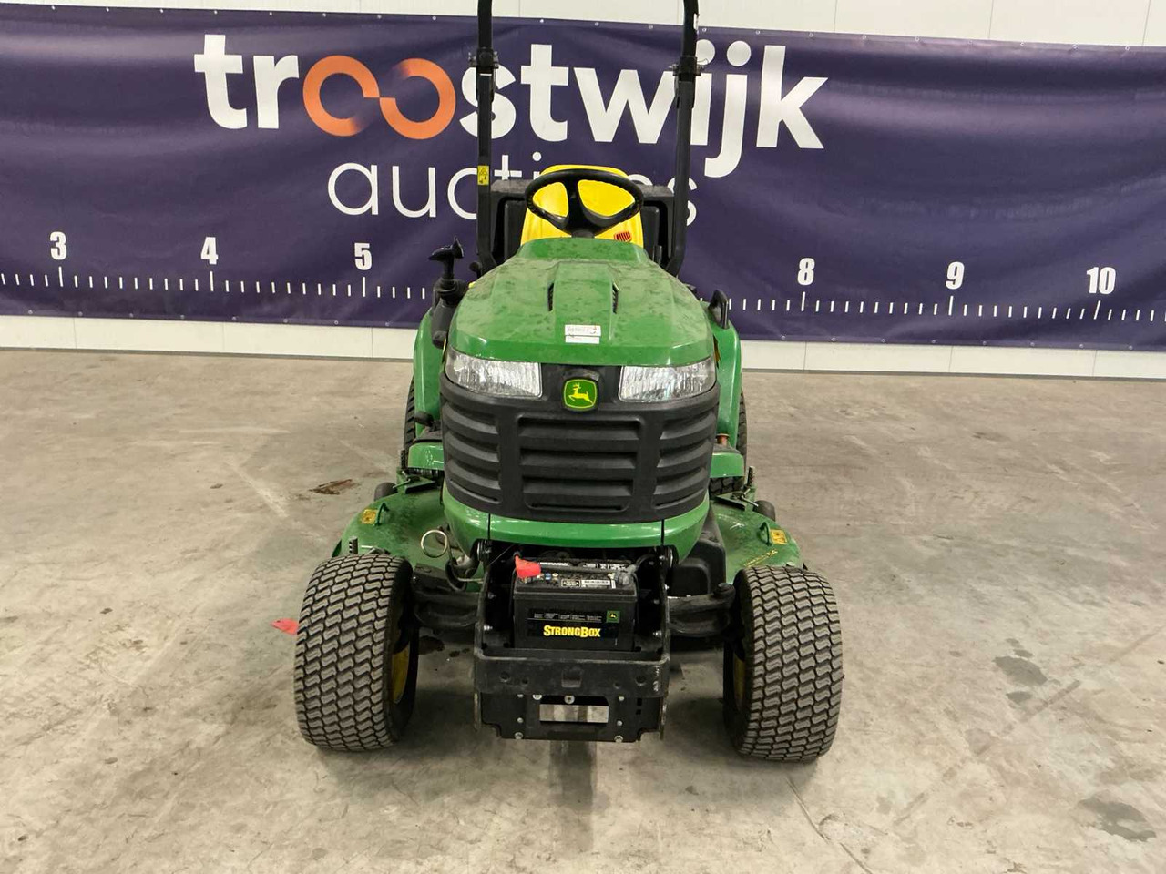 John Deere X950R - Máy cắt cỏ vườn: hình 2 John Deere X950R - Máy cắt cỏ vườn: hình 2