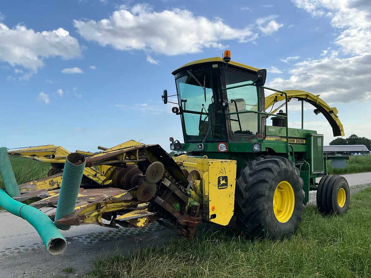 John deere 5820 - Máy gặt đập thức ăn gia súc: hình 1 John deere 5820 - Máy gặt đập thức ăn gia súc: hình 1