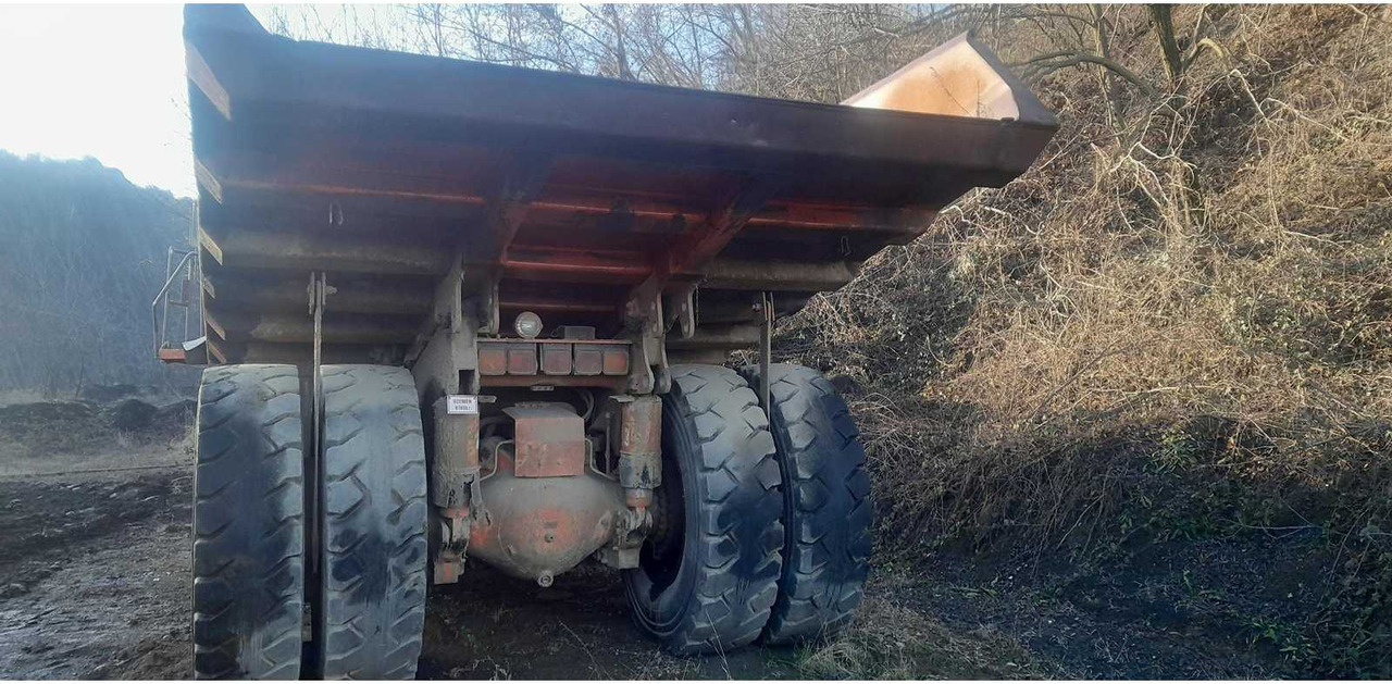 KOMATSU HD405-6 - Xe ben đổ: hình 4 KOMATSU HD405-6 - Xe ben đổ: hình 4