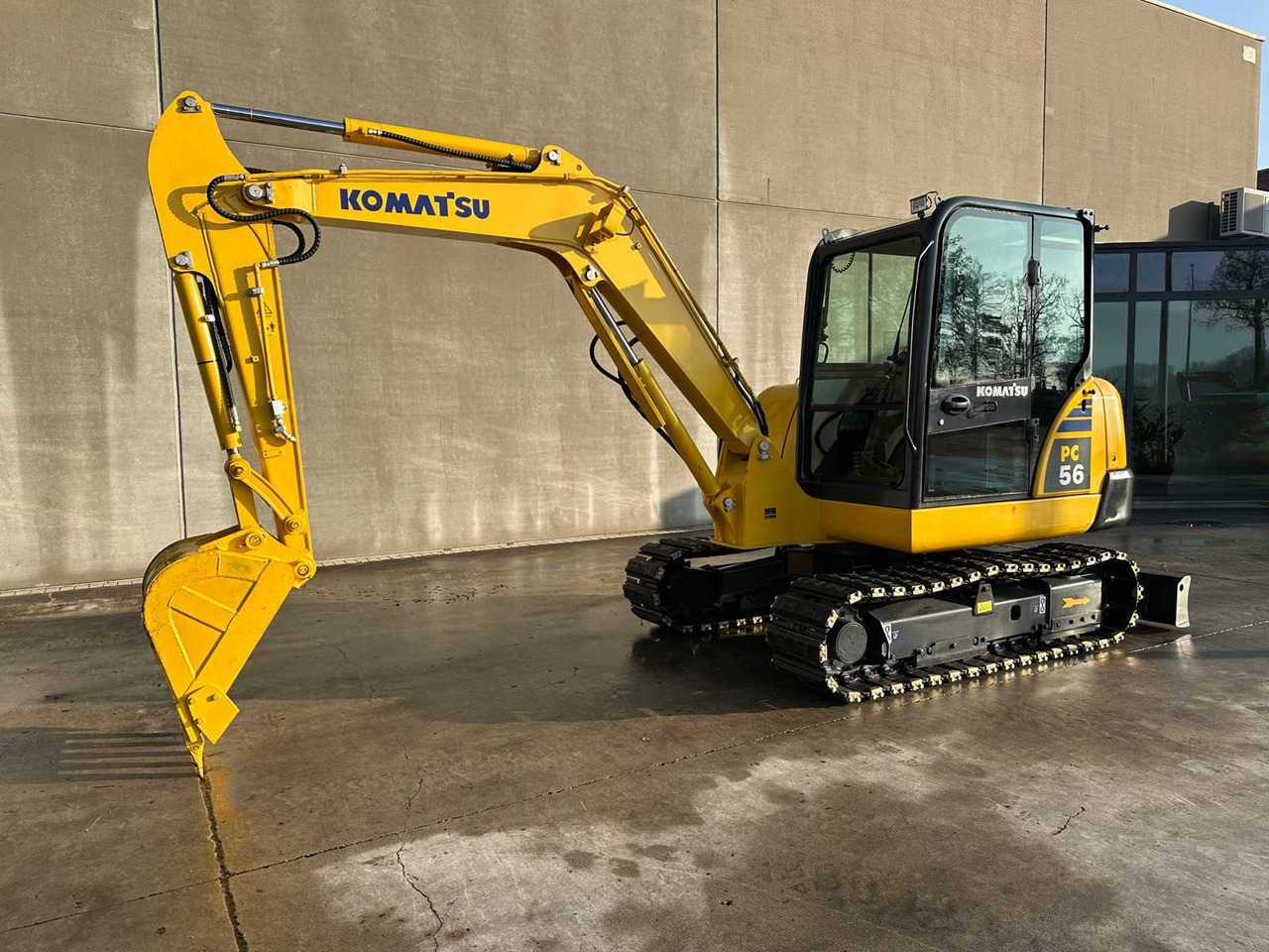 KOMATSU - PC56-7 - MIDI EXCAVATOR - Máy xúc: hình 1 KOMATSU - PC56-7 - MIDI EXCAVATOR - Máy xúc: hình 1