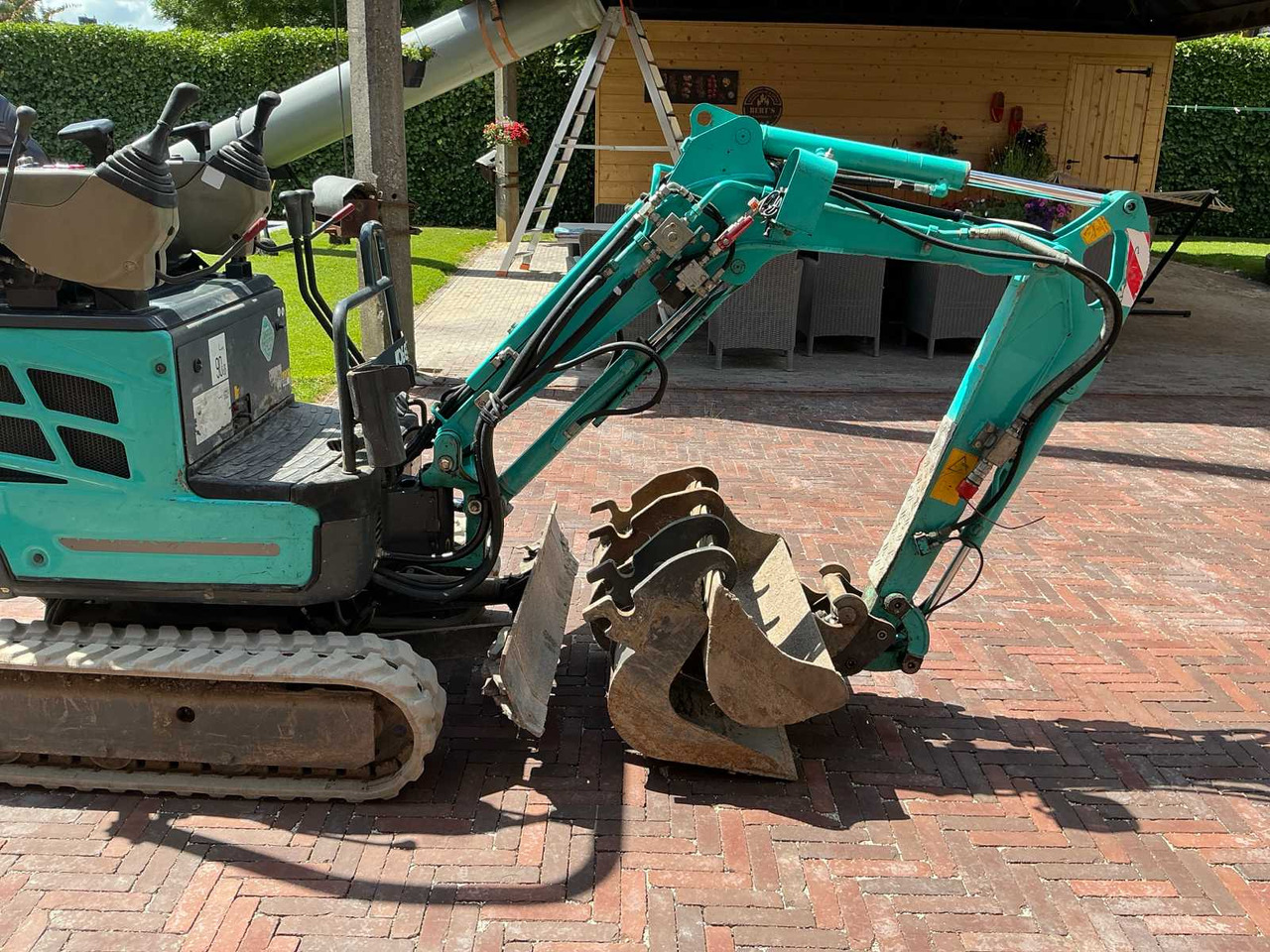 Kobelco SK10SR-2 - Máy xúc mini: hình 4 Kobelco SK10SR-2 - Máy xúc mini: hình 4
