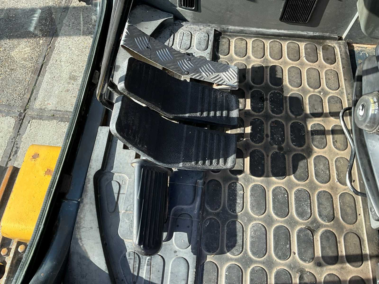 Máy xúc bánh xích Komatsu Active PC240LC: hình 17 Máy xúc bánh xích Komatsu Active PC240LC: hình 17