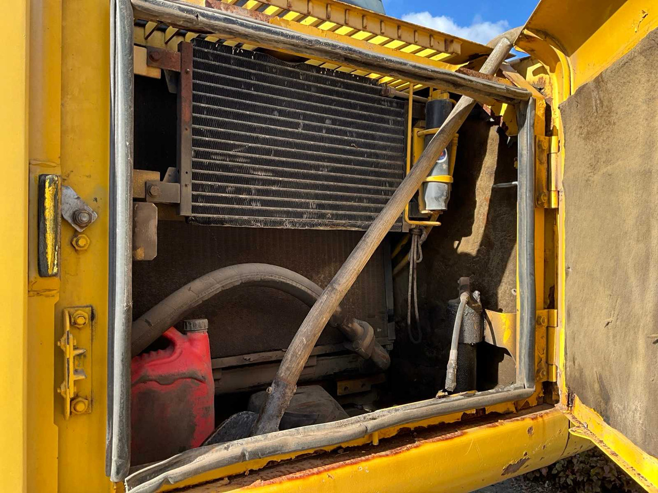 Máy xúc bánh xích Komatsu Active PC240LC: hình 7 Máy xúc bánh xích Komatsu Active PC240LC: hình 7