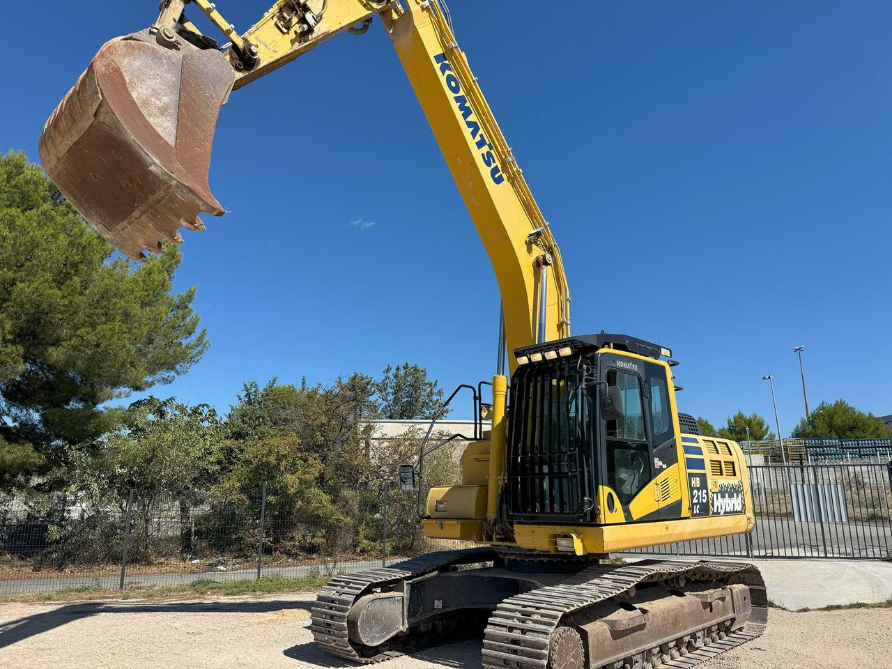 Komatsu HB215LC-2 - Máy xúc bánh xích: hình 5 Komatsu HB215LC-2 - Máy xúc bánh xích: hình 5