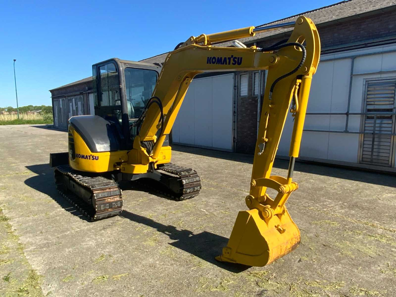 Komatsu PC40MR-3 - Máy xúc bánh xích: hình 4 Komatsu PC40MR-3 - Máy xúc bánh xích: hình 4