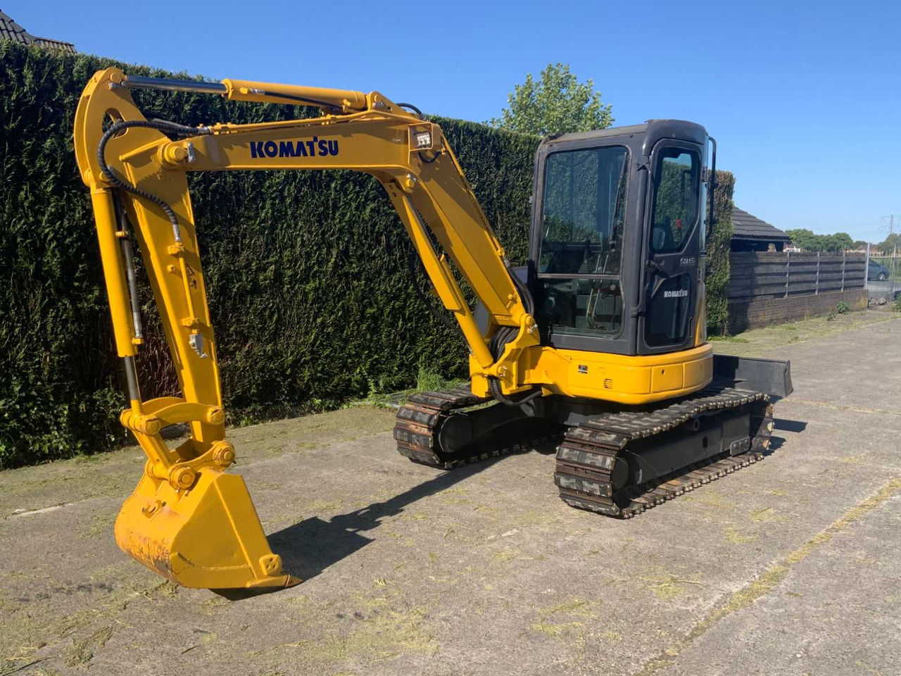 Komatsu PC40MR-3 - Máy xúc bánh xích: hình 1 Komatsu PC40MR-3 - Máy xúc bánh xích: hình 1