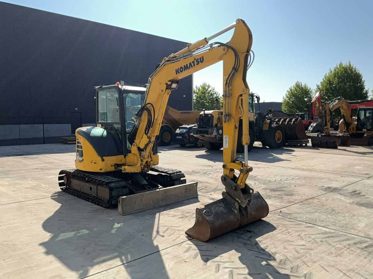 Komatsu PC55MR-5M0 - Máy xúc bánh xích: hình 3 Komatsu PC55MR-5M0 - Máy xúc bánh xích: hình 3
