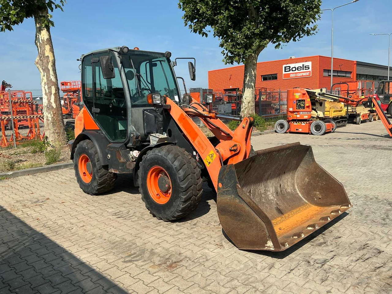 Komatsu WA-70-7 - Máy xúc lật bánh lốp: hình 5 Komatsu WA-70-7 - Máy xúc lật bánh lốp: hình 5