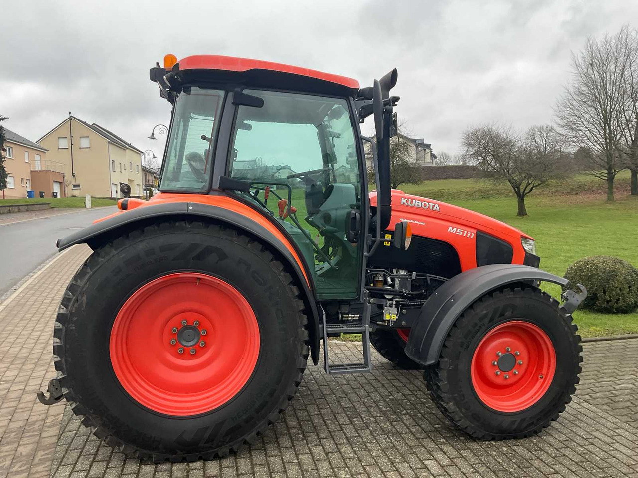Máy cày Kubota 2020 KUBOTA M5111 FOUR WHEEL DRIVE FARM TRACTOR: hình 6 Máy cày Kubota 2020 KUBOTA M5111 FOUR WHEEL DRIVE FARM TRACTOR: hình 6