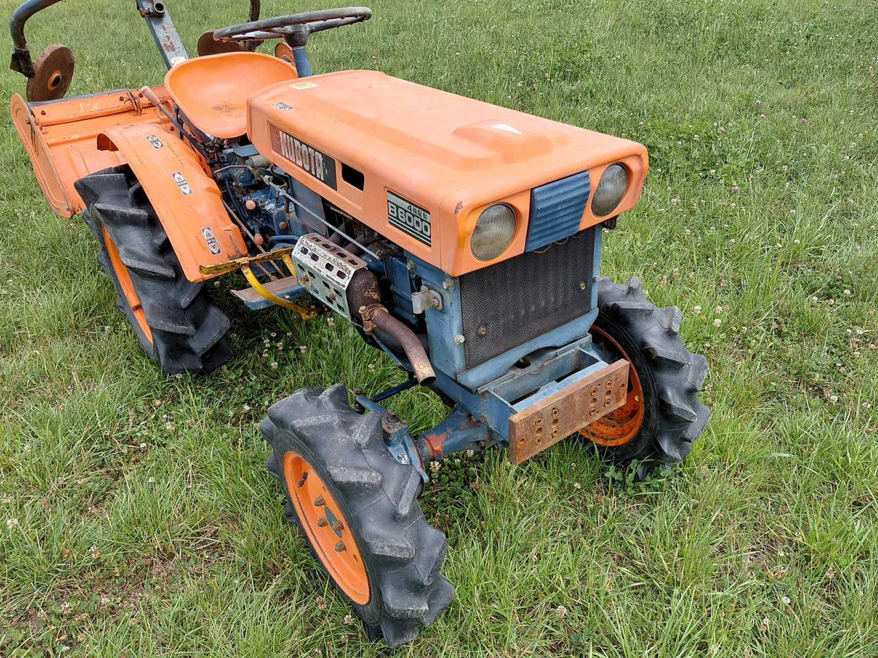 Kubota B6000 - Máy cày mini: hình 2 Kubota B6000 - Máy cày mini: hình 2