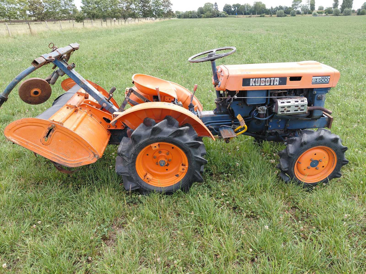Kubota B6000 - Máy cày mini: hình 3 Kubota B6000 - Máy cày mini: hình 3