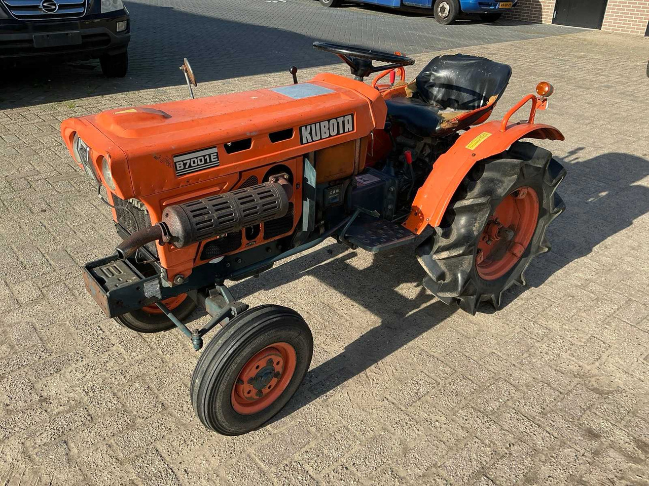 Kubota B7001E - Máy cày mini: hình 1 Kubota B7001E - Máy cày mini: hình 1