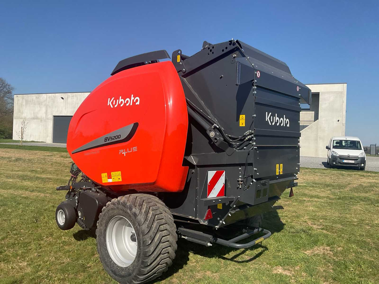 Kubota BV5200 - Máy đóng kiện tròn: hình 3 Kubota BV5200 - Máy đóng kiện tròn: hình 3