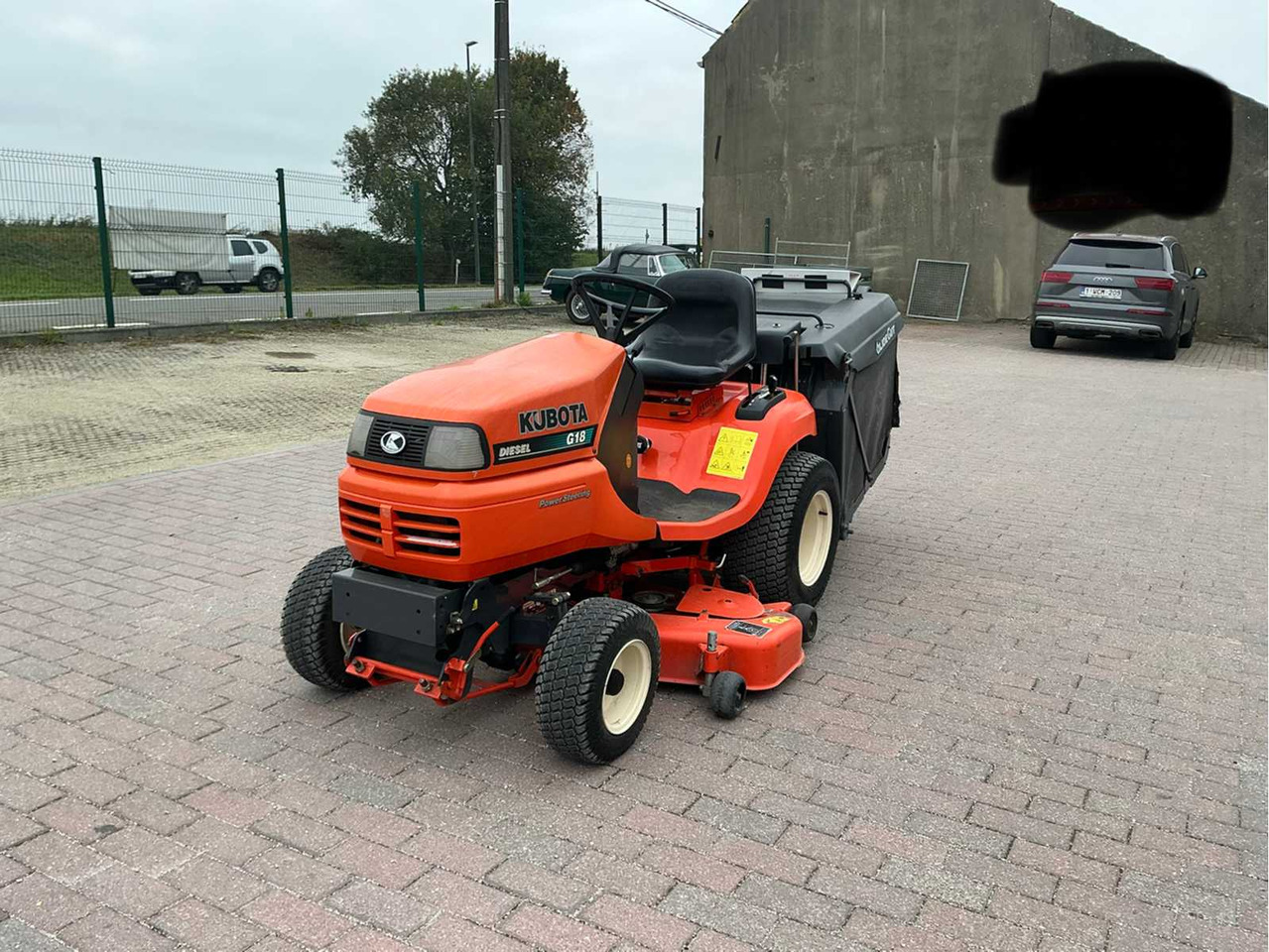 Kubota G18 Tondeuse autoportée - Dàn băm cỏ/ Mulcher: hình 1 Kubota G18 Tondeuse autoportée - Dàn băm cỏ/ Mulcher: hình 1
