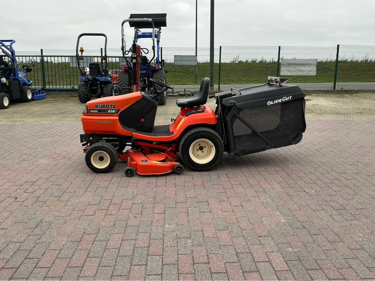 Kubota G18 Tondeuse autoportée - Dàn băm cỏ/ Mulcher: hình 3 Kubota G18 Tondeuse autoportée - Dàn băm cỏ/ Mulcher: hình 3