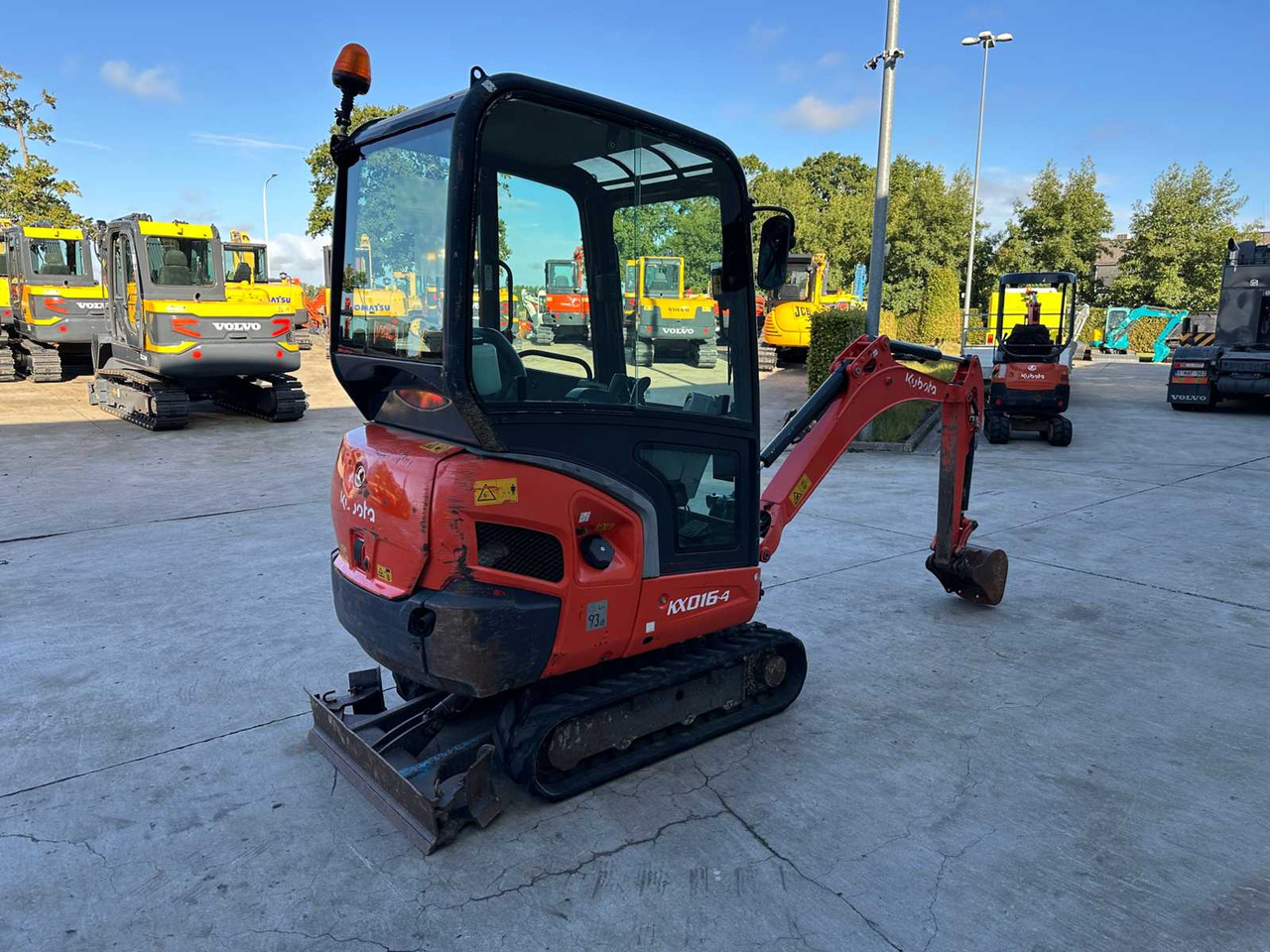 Kubota KX016-4 - Máy xúc bánh xích: hình 4 Kubota KX016-4 - Máy xúc bánh xích: hình 4