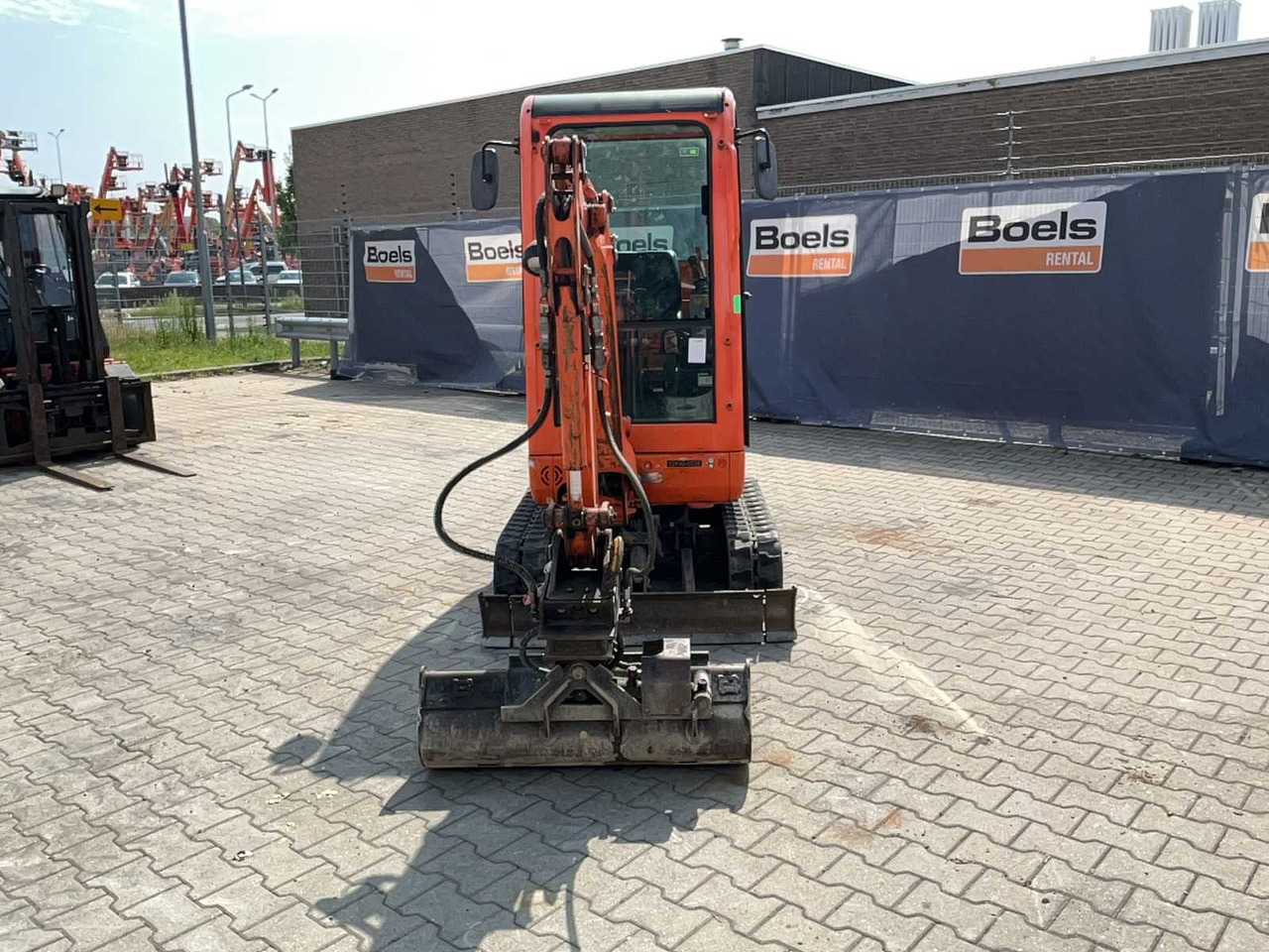Kubota KX016-4 - Máy xúc mini: hình 3 Kubota KX016-4 - Máy xúc mini: hình 3