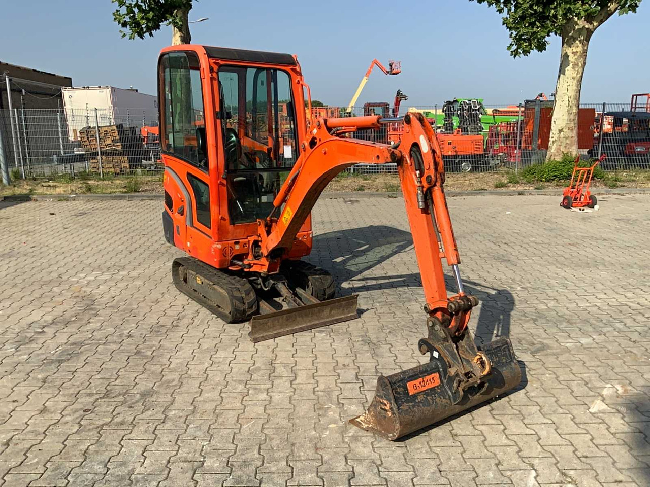 Kubota KX016-4 - Máy xúc mini: hình 3 Kubota KX016-4 - Máy xúc mini: hình 3