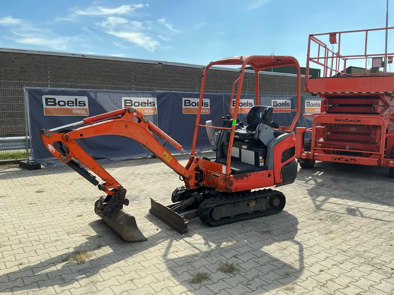 Kubota KX016-4HG - Máy xúc mini: hình 1 Kubota KX016-4HG - Máy xúc mini: hình 1