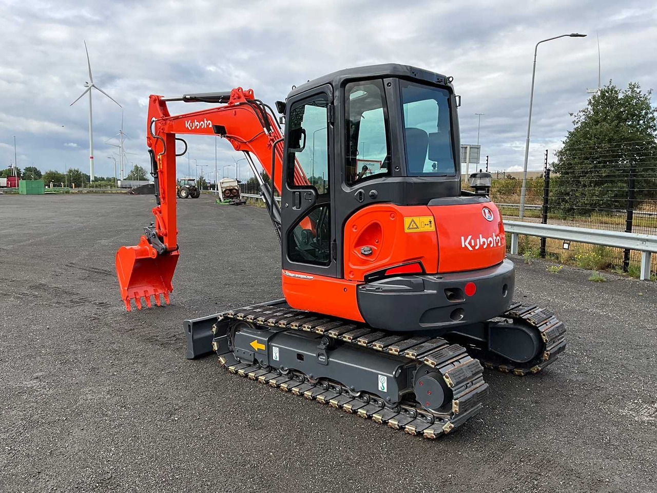 Kubota KX163-5 - Máy xúc bánh xích: hình 3 Kubota KX163-5 - Máy xúc bánh xích: hình 3