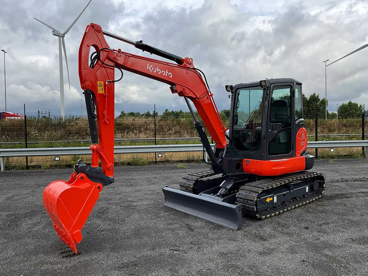 Kubota KX165-5 - Máy xúc bánh xích: hình 1 Kubota KX165-5 - Máy xúc bánh xích: hình 1