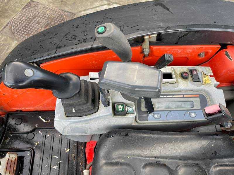 Máy xúc bánh xích Kubota KX61-3: hình 31