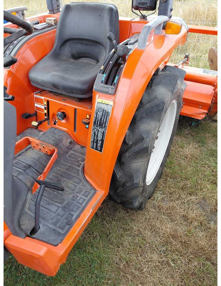Kubota T240 - Máy cày mini: hình 4 Kubota T240 - Máy cày mini: hình 4