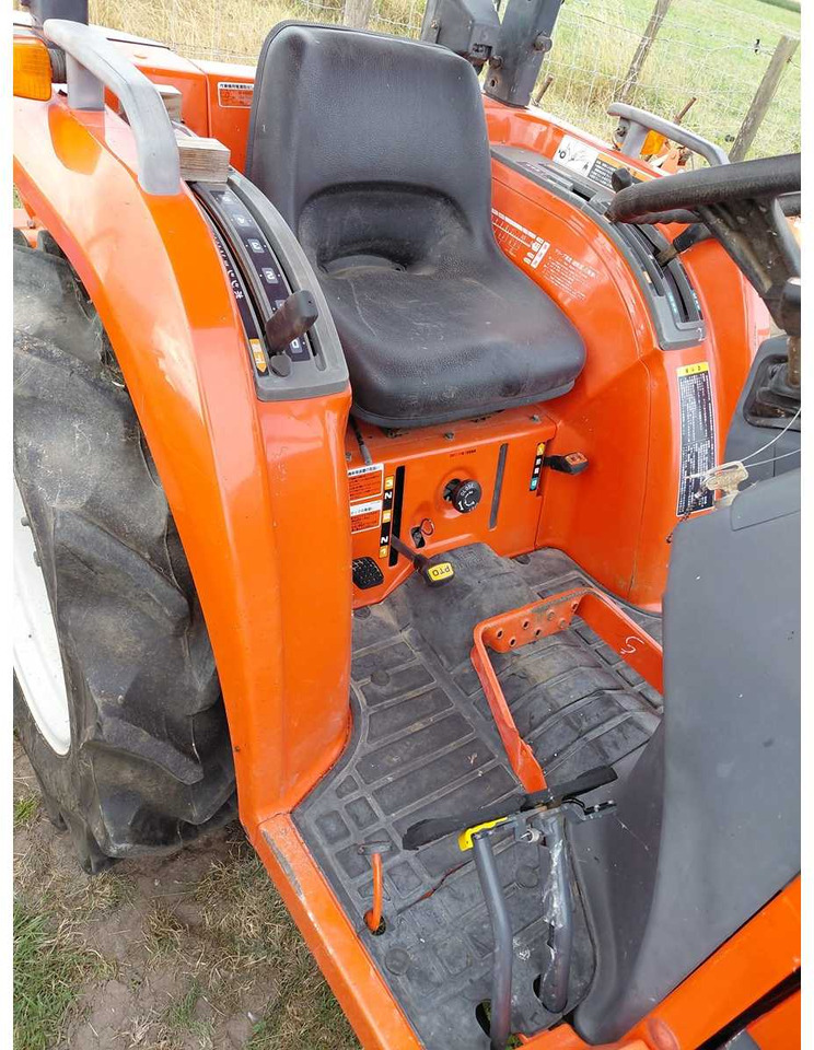 Kubota T240 - Máy cày mini: hình 3 Kubota T240 - Máy cày mini: hình 3