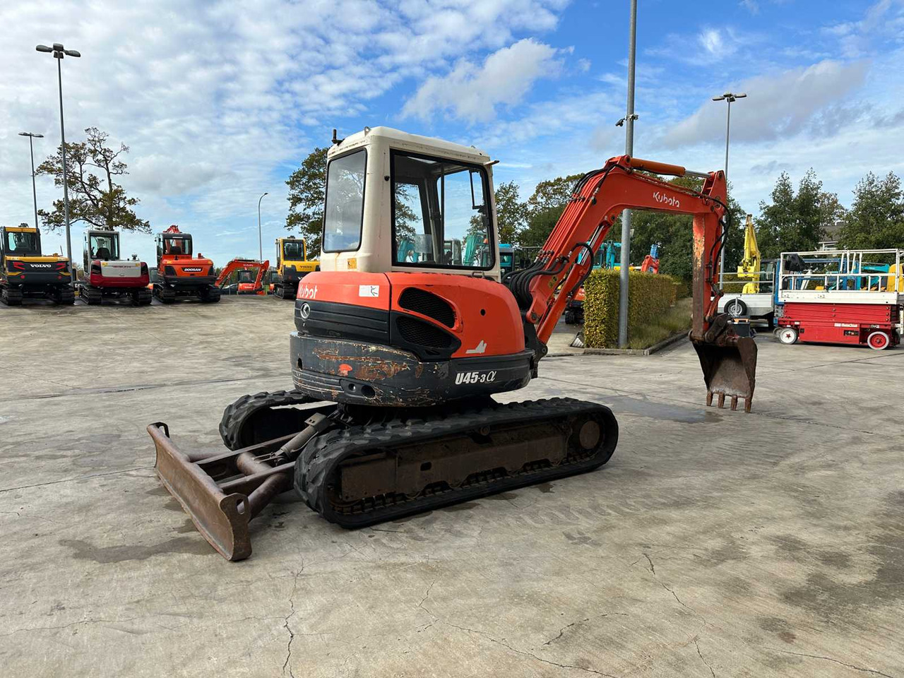 Kubota U45 - 3 - Máy xúc bánh xích: hình 4 Kubota U45 - 3 - Máy xúc bánh xích: hình 4