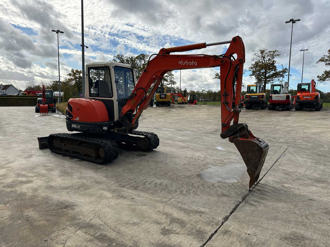 Kubota U45 - 3 - Máy xúc bánh xích: hình 3 Kubota U45 - 3 - Máy xúc bánh xích: hình 3